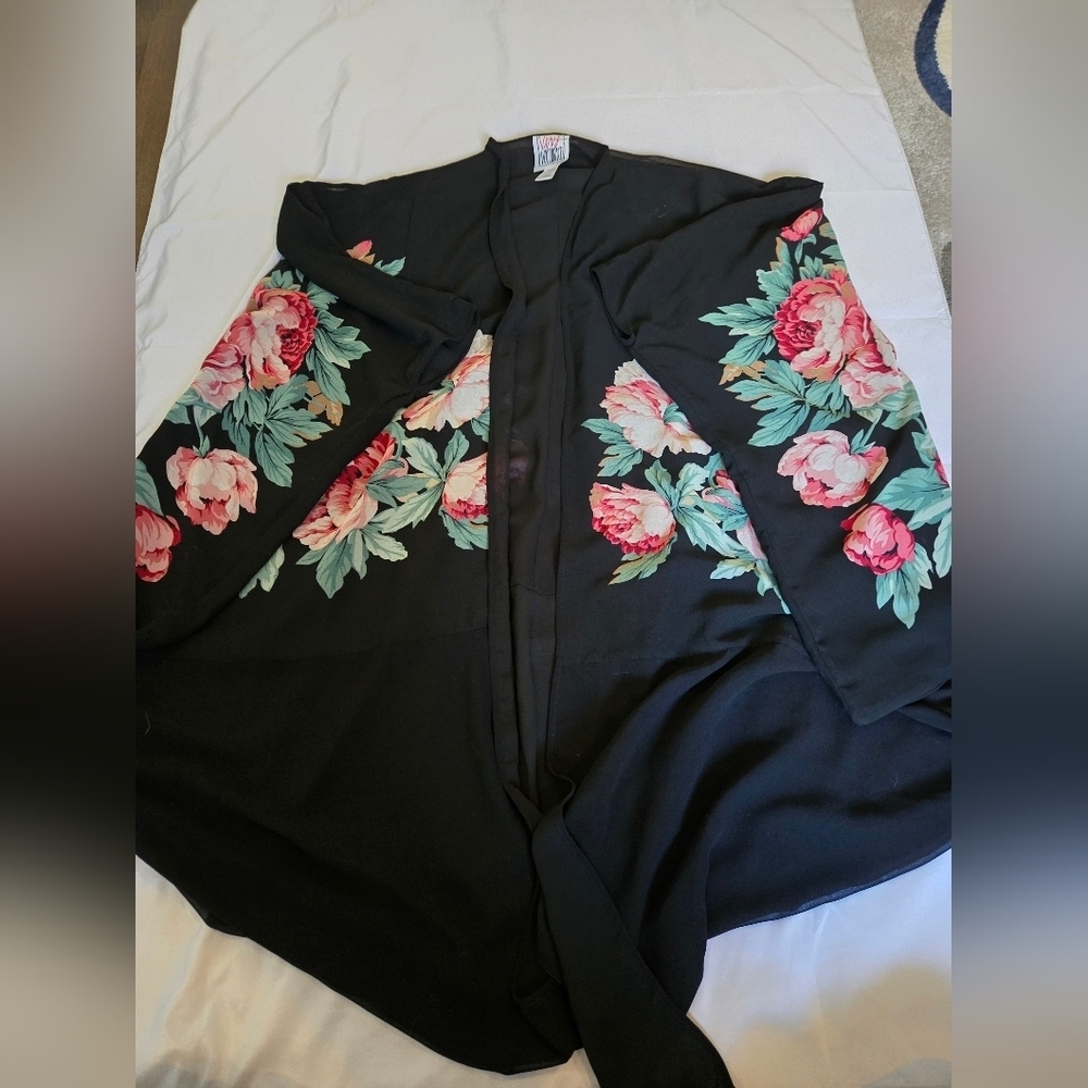 Very Vollbrach One Size Missy Floral Shawl Cover
